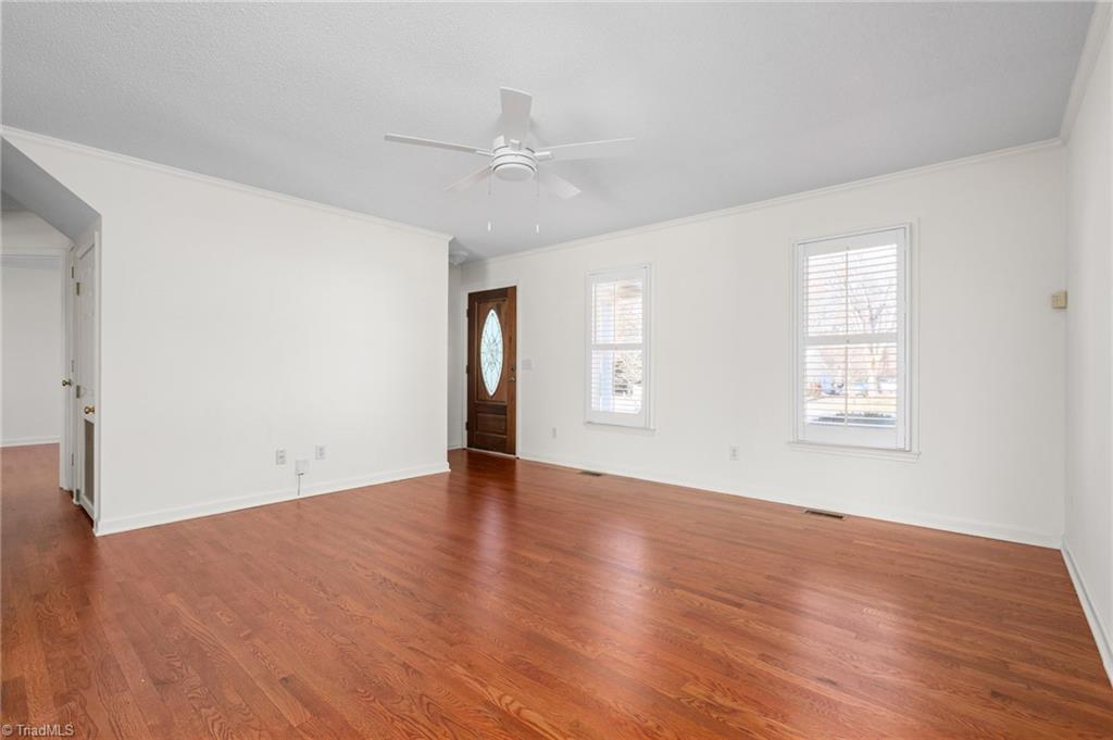 2112 Rendall Street Burlington, NC 27215 - Photo 8 of 39 Living Room