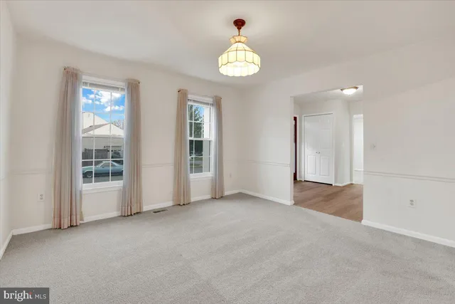 a view of empty room with window