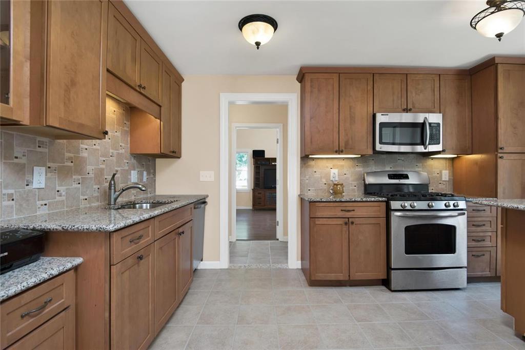 95 Gleckler Road Portland, ME 04103 - Photo 9 of 35 Photo