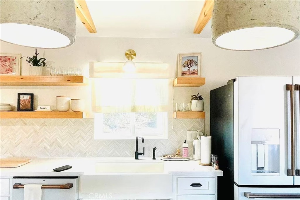 83683 Amboy Road Twentynine Palms, CA 92277 - Photo 5 of 22 a bathroom with a sink mirror and a bathtub