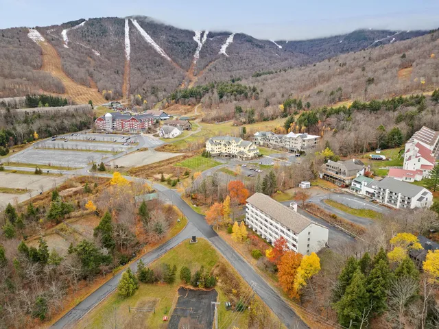 $218,000 | 30 Mountainside Drive, Unit VILLAGE GATE 102, Warren, VT 05674