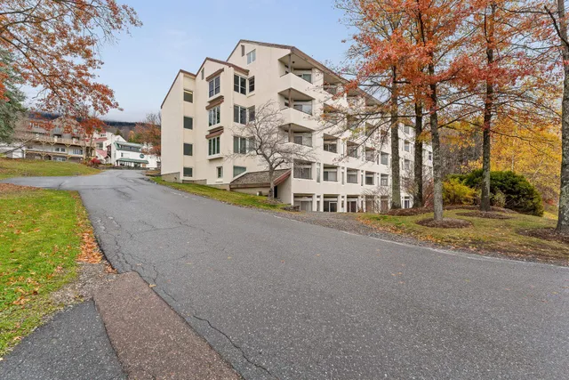 $218,000 | 30 Mountainside Drive, Unit VILLAGE GATE 102, Warren, VT 05674