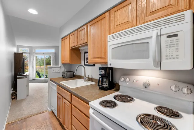 $218,000 | 30 Mountainside Drive, Unit VILLAGE GATE 102, Warren, VT 05674