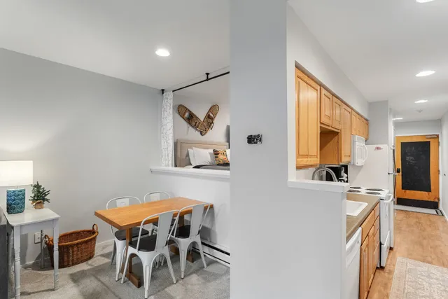 $218,000 | 30 Mountainside Drive, Unit VILLAGE GATE 102, Warren, VT 05674