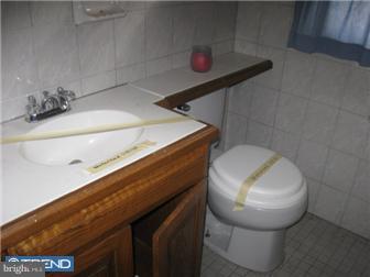 230 West Providence Road Aldan, PA 19018 - Photo 5 of 9 Bathroom