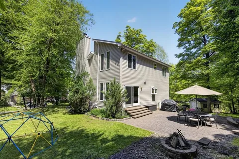 $560,000 | 305 Oak Lane, Newburgh, NY 12550