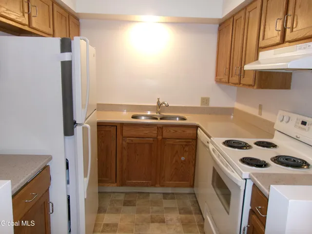 $1,425 | 222 South Ten Broeck Street, Unit 3, Scotia, NY 12302