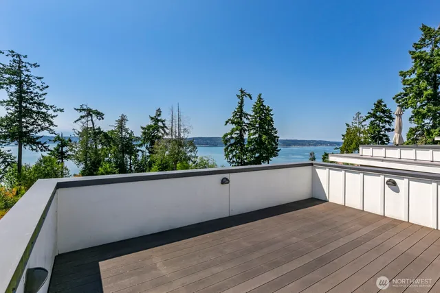 a view of a entryway in front of house