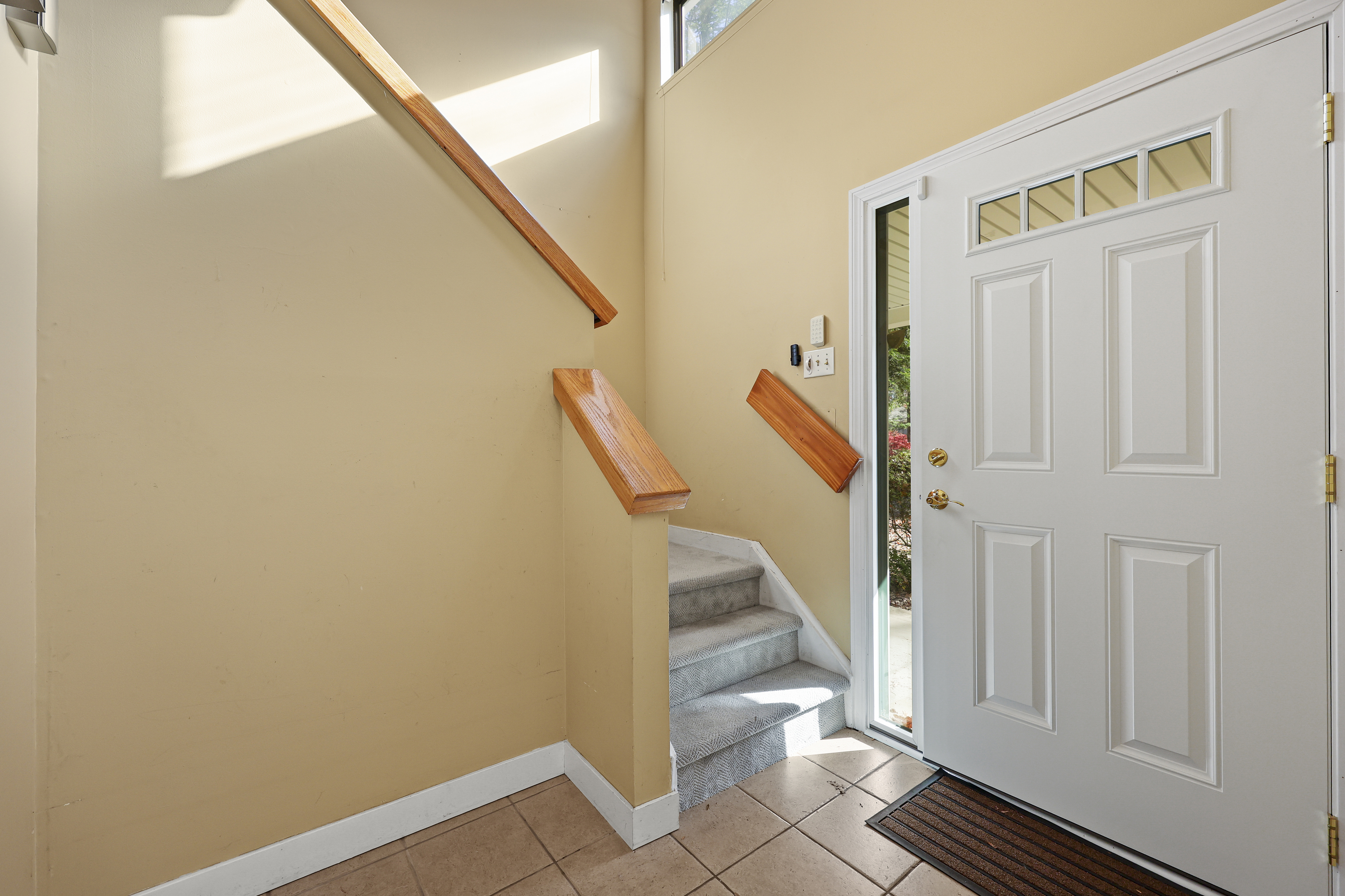 27 Farmington Chase Crescent Farmington, CT 06032 - Photo 14 of 39 a view of entryway with wooden floor