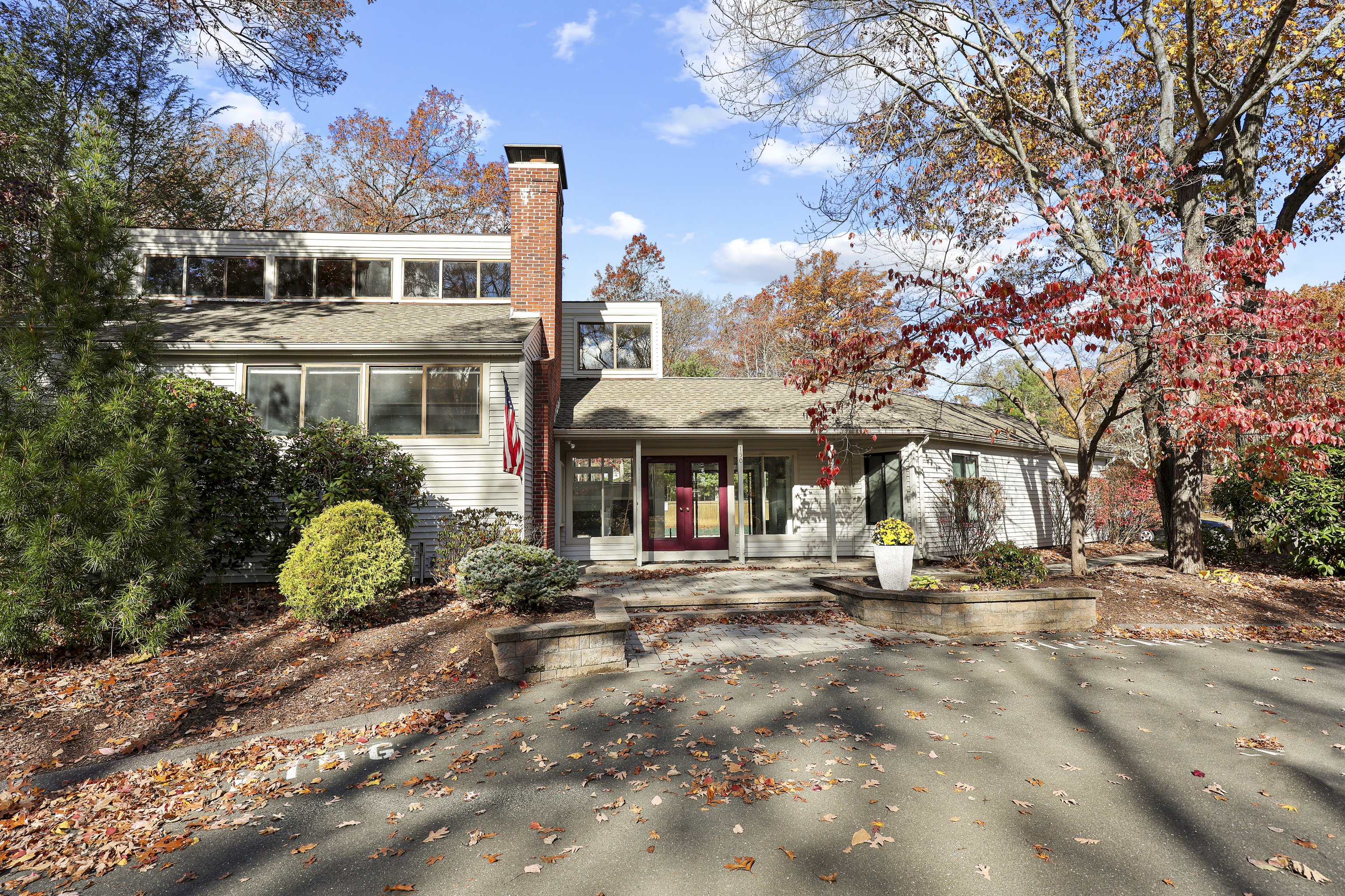 27 Farmington Chase Crescent Farmington, CT 06032 - Photo 39 of 39 a front view of a house with garden