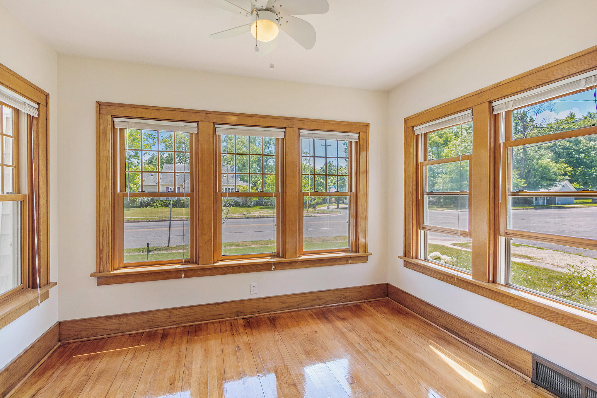 756 Whites Road Kalamazoo, MI 49008 - Photo 11 of 26 756Whites_16