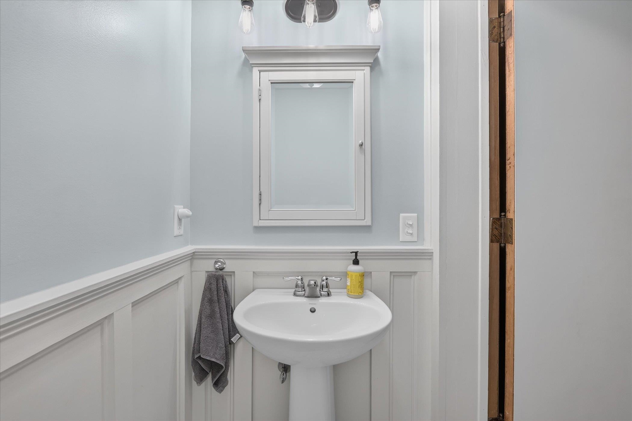 1229 Chapin Street Beloit, WI 53511 - Photo 11 of 66