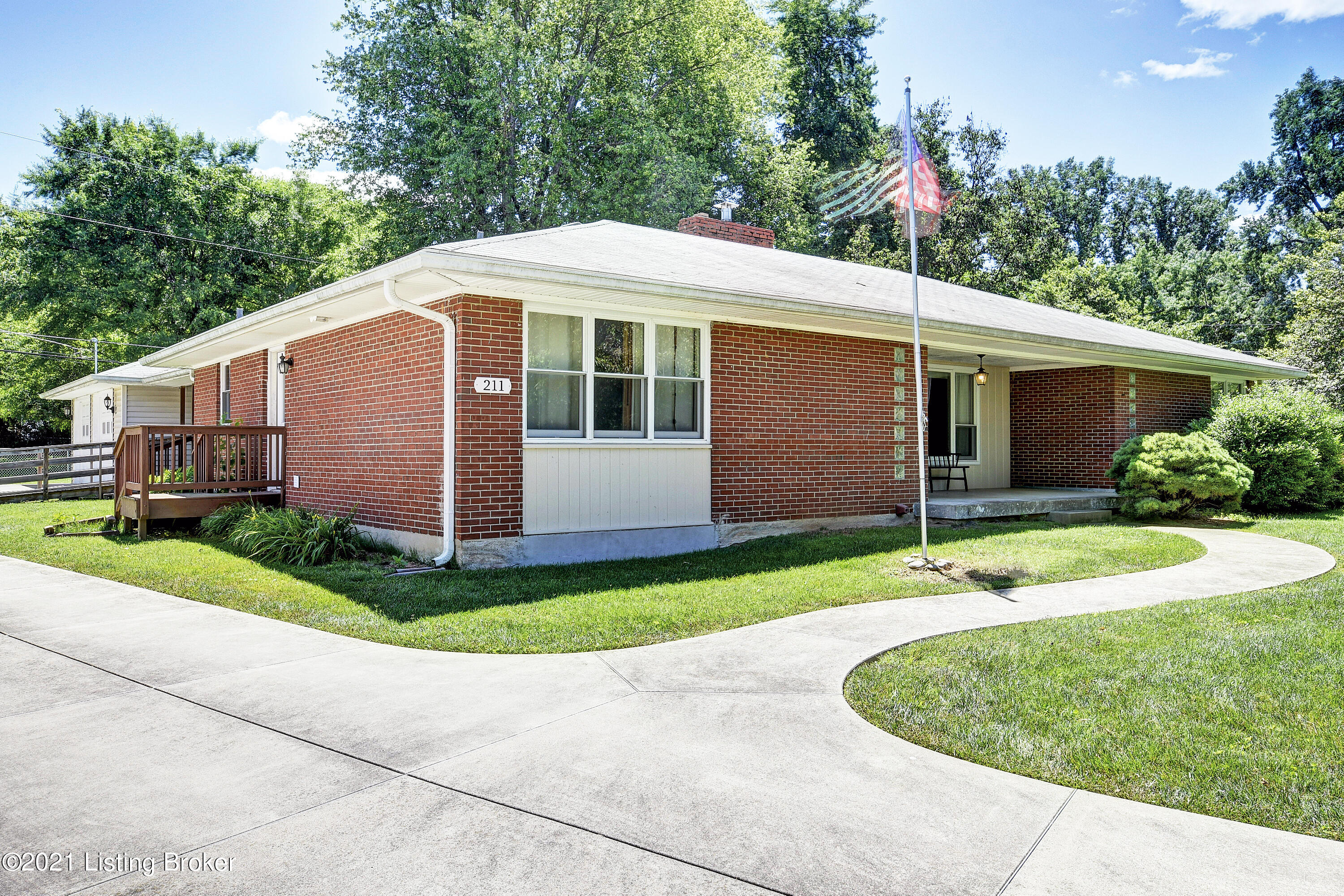 211 Woodcleft Road Louisville, KY 40222 - Photo 37 of 47 211 Cleftwood