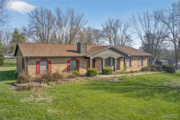 $325,000 | 1875 Buffalo Run Drive, Pacific, MO 63069