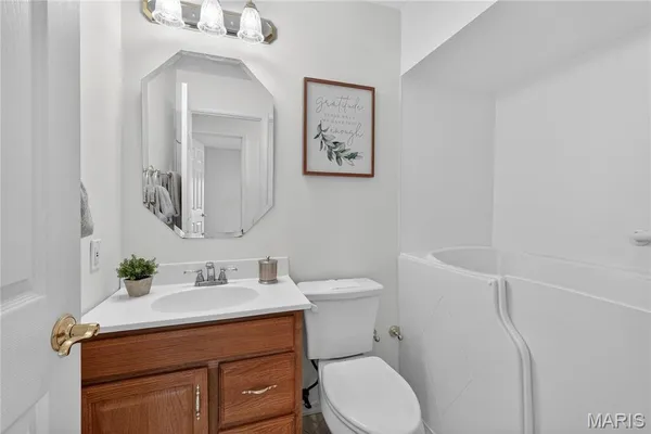 $325,000 | 1875 Buffalo Run Drive, Pacific, MO 63069