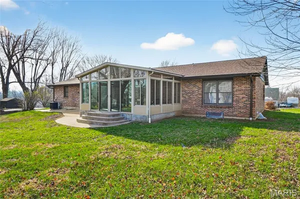 $325,000 | 1875 Buffalo Run Drive, Pacific, MO 63069