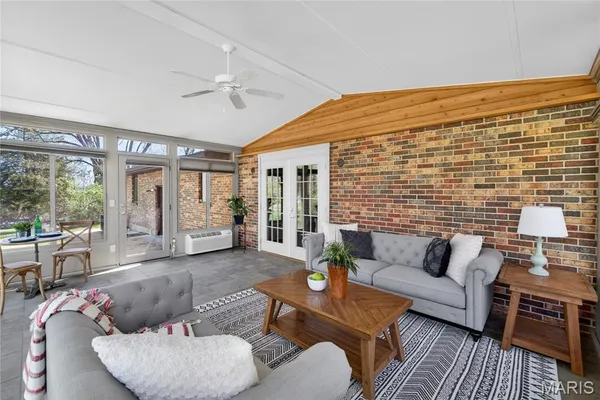 $325,000 | 1875 Buffalo Run Drive, Pacific, MO 63069