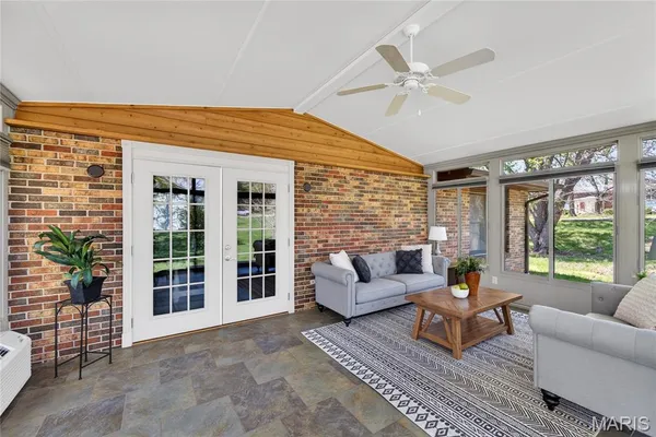 $325,000 | 1875 Buffalo Run Drive, Pacific, MO 63069