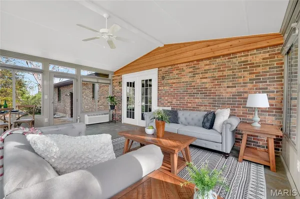 $325,000 | 1875 Buffalo Run Drive, Pacific, MO 63069