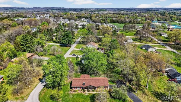 $325,000 | 1875 Buffalo Run Drive, Pacific, MO 63069