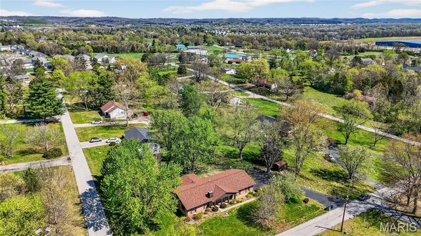 $325,000 | 1875 Buffalo Run Drive, Pacific, MO 63069