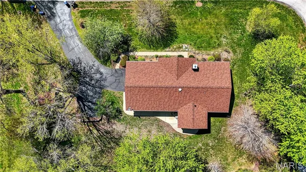 $325,000 | 1875 Buffalo Run Drive, Pacific, MO 63069