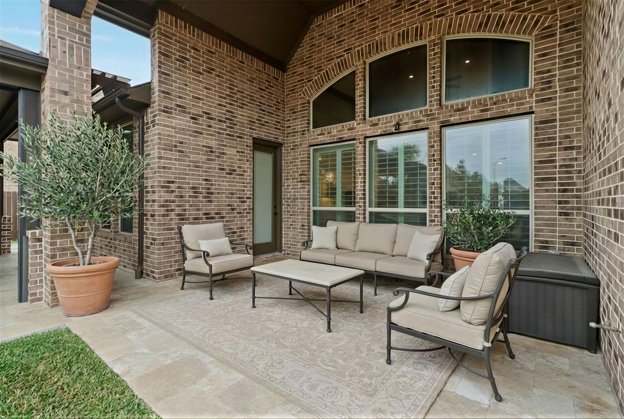 15519 Patten Forest Drive Cypress, TX 77429 - Photo 38 of 46 a building outdoor space with patio furniture and potted plants