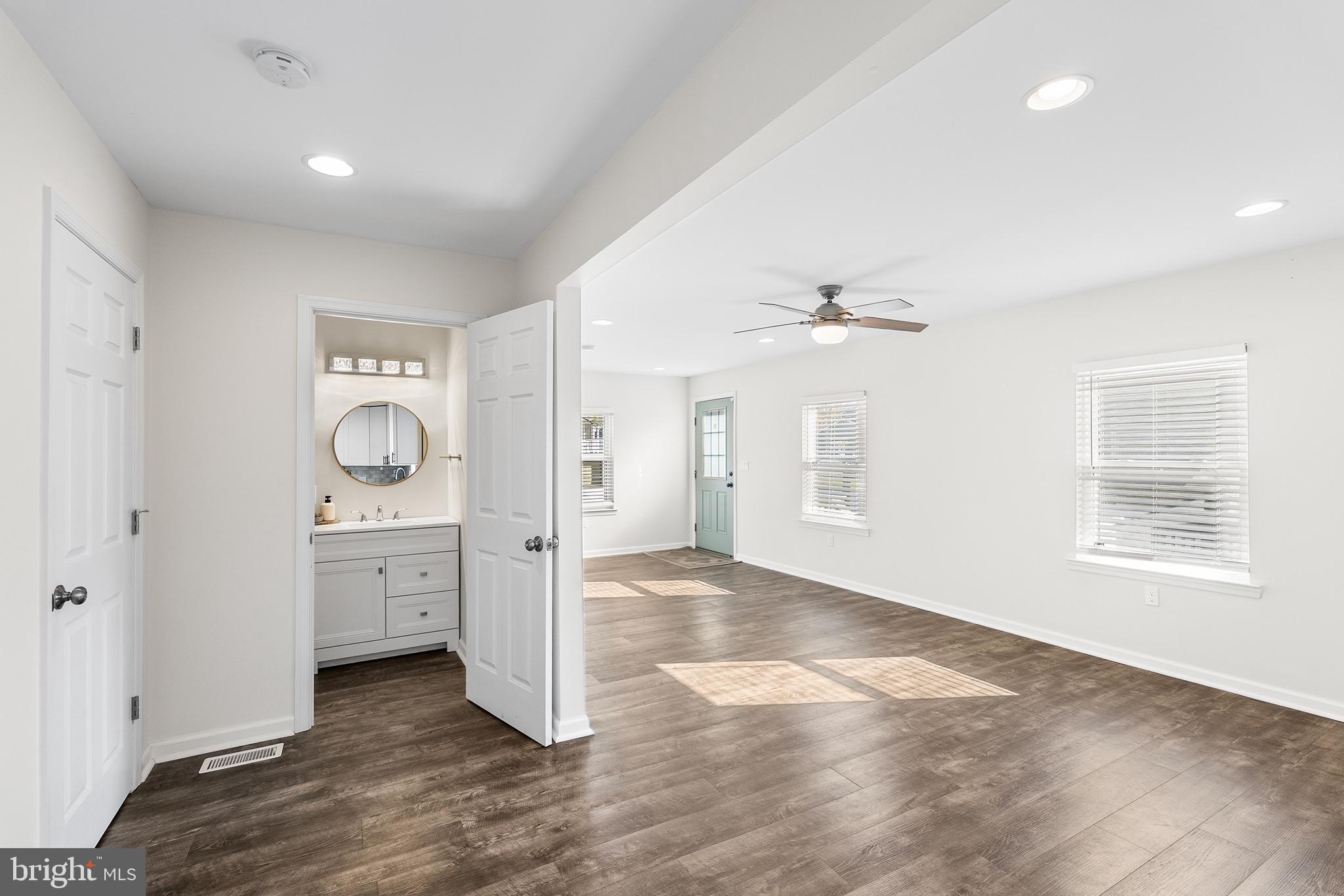 405 Walnut Street Marcus Hook, PA 19061 - Photo 8 of 24 Bright and airy open living space.