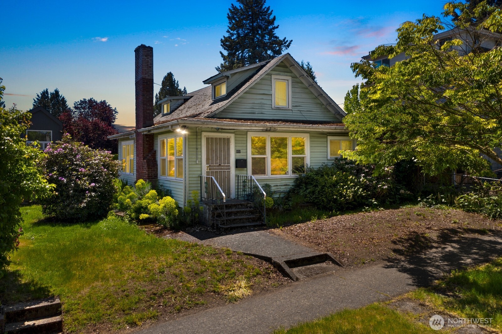 911 North 77th Street Seattle, WA 98103 - Photo 2 of 6