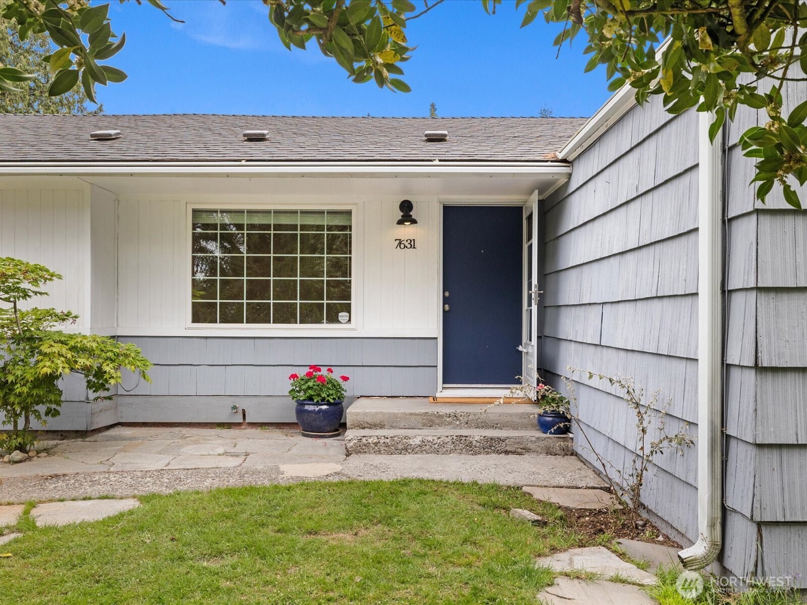 7631 201st Street Southwest Edmonds, WA 98026 - Photo 4 of 34