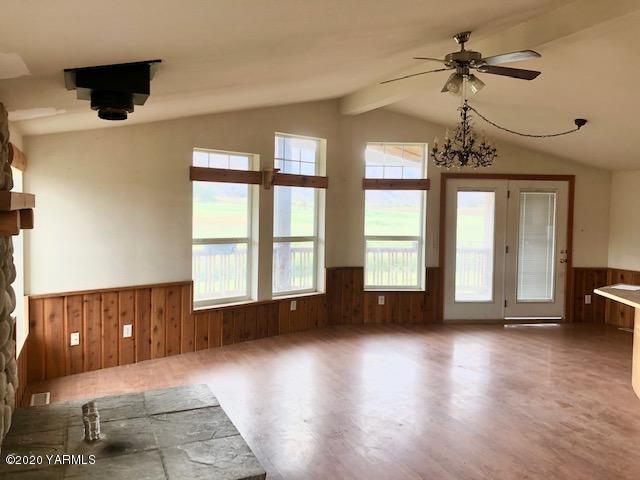 91 Section 1 Road Tieton, WA 98947 - Photo 12 of 27 561-900977 Living room view 2