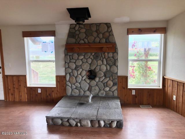 91 Section 1 Road Tieton, WA 98947 - Photo 15 of 27 561-900977 Fireplace