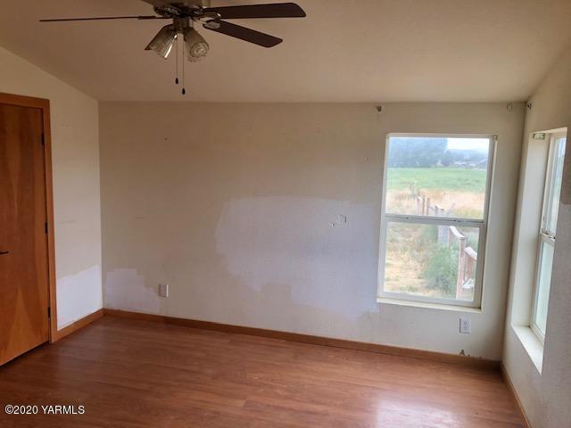 91 Section 1 Road Tieton, WA 98947 - Photo 21 of 27 561-900977 Bedroom 1 Master view 2