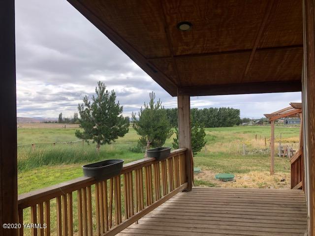 91 Section 1 Road Tieton, WA 98947 - Photo 7 of 27 561-900977 View 4 from deck