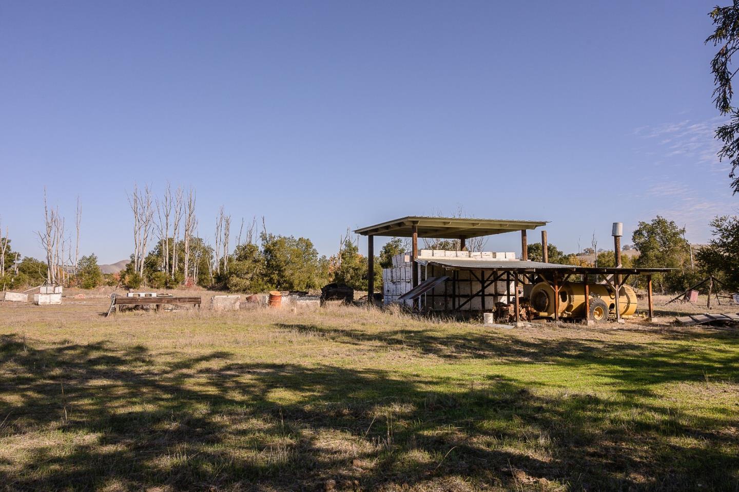 3385 Hecker Pass Road Gilroy, CA 95020 - Photo 15 of 18 a view of a water with palm trees
