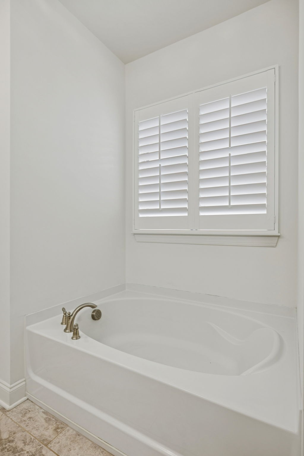 2000 Nolencrest Drive Franklin, TN 37067 - Photo 22 of 52 a white bath tub sitting next to a window