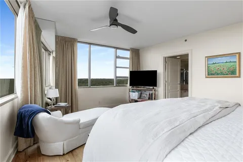 $699,000 | 700 Park Regency Place Northeast, Unit 1906, Atlanta, GA 30326