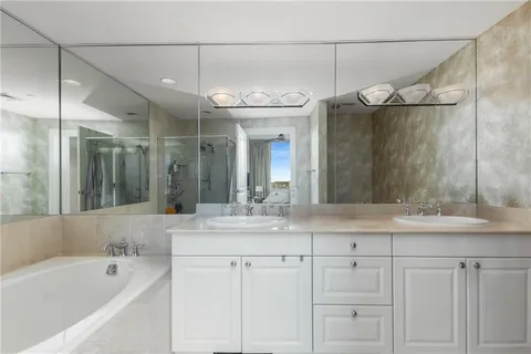 $699,000 | 700 Park Regency Place Northeast, Unit 1906, Atlanta, GA 30326