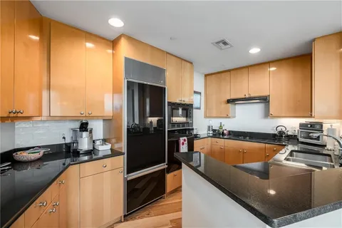 $699,000 | 700 Park Regency Place Northeast, Unit 1906, Atlanta, GA 30326