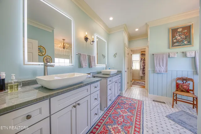 $1,000,000 | 326 Marble Bluff Drive, Kingston, TN 37763