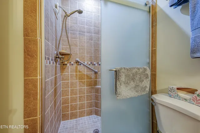 $1,000,000 | 326 Marble Bluff Drive, Kingston, TN 37763