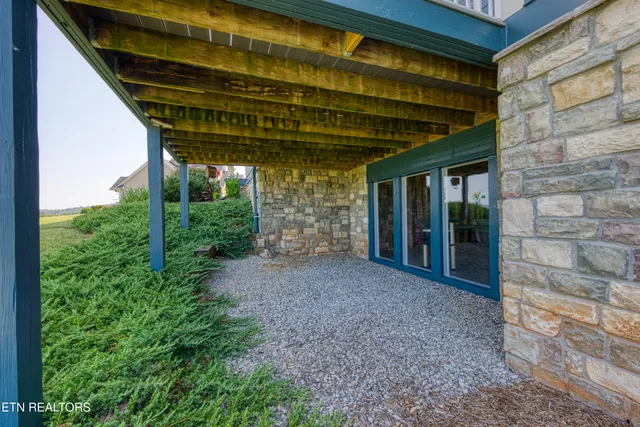 $1,000,000 | 326 Marble Bluff Drive, Kingston, TN 37763