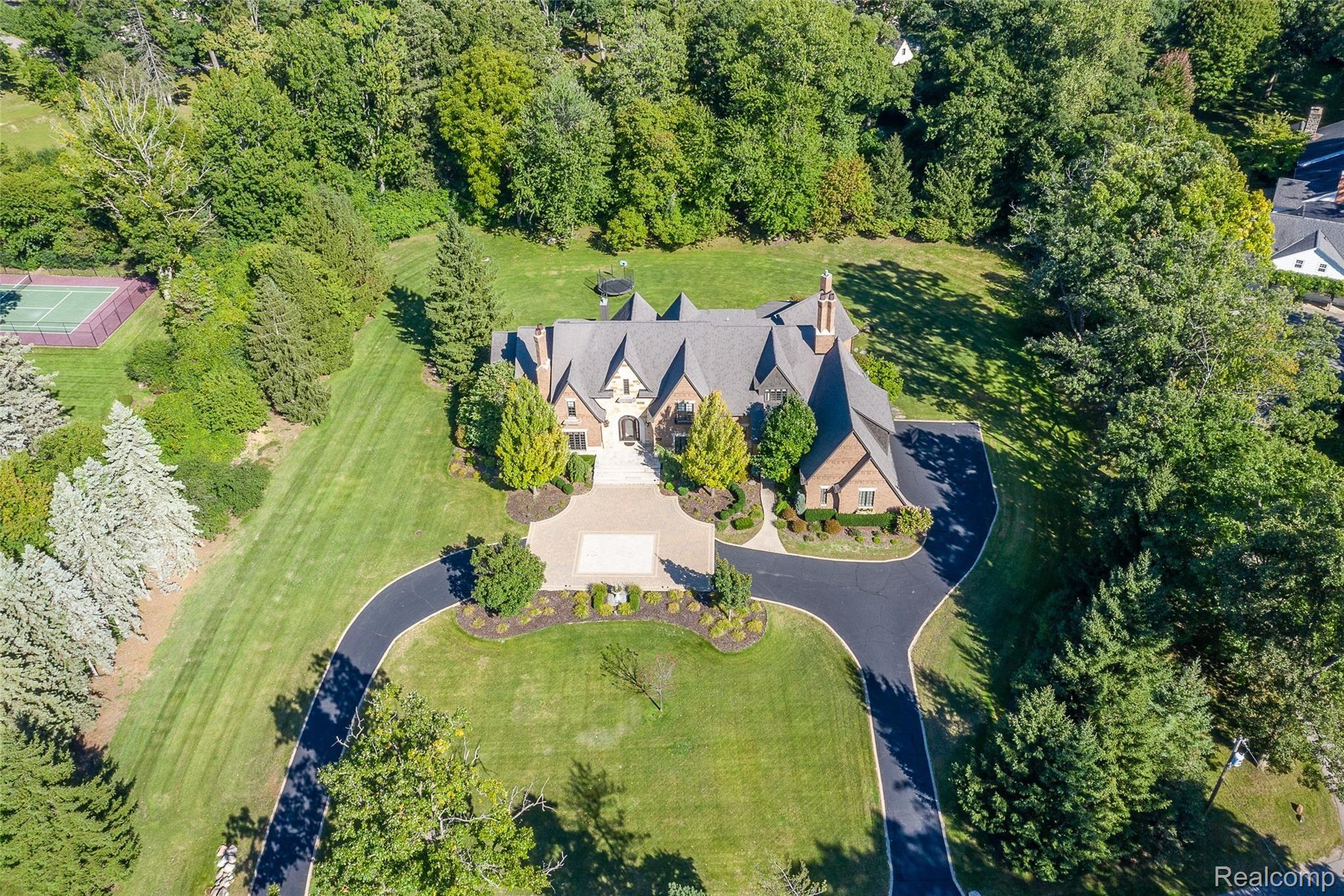1310 Orchard Ridge Road Bloomfield Hills, MI 48304 - Photo 45 of 52 52 AERIAL VIEW.jpg
