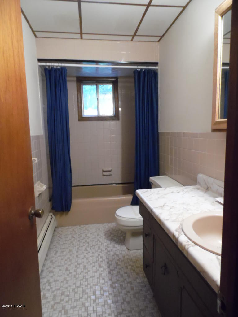 228 Doolan Road Dingmans Ferry, PA 18328 - Photo 10 of 14