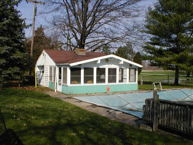 4940 South Custer Road Monroe, MI 48161 - Photo 3 of 5 Pool & Shed