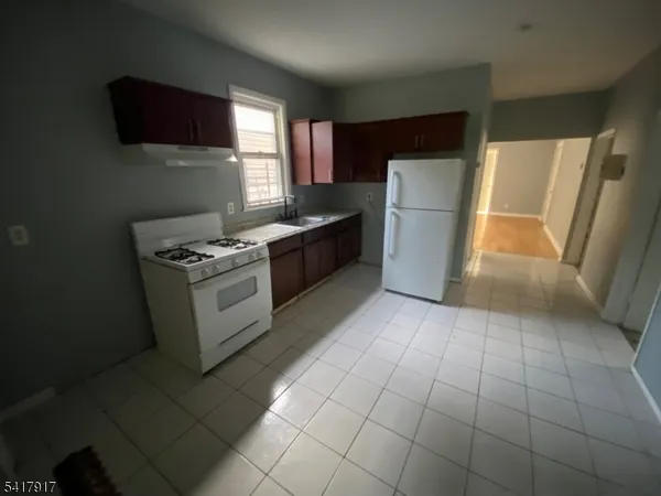 $3,000 | 818 South 18th Street, Unit 2, Newark, NJ 07108