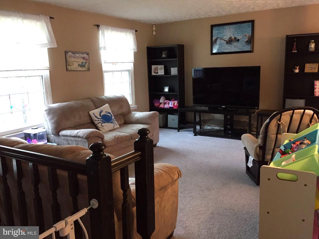 216 Compass Road Baltimore, MD 21221 - Photo 2 of 20 Bright & Spacious Living Room