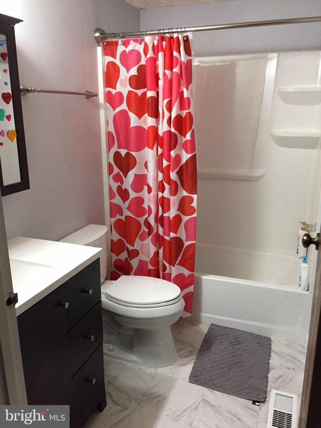 216 Compass Road Baltimore, MD 21221 - Photo 5 of 20 Main Hall Bathroom