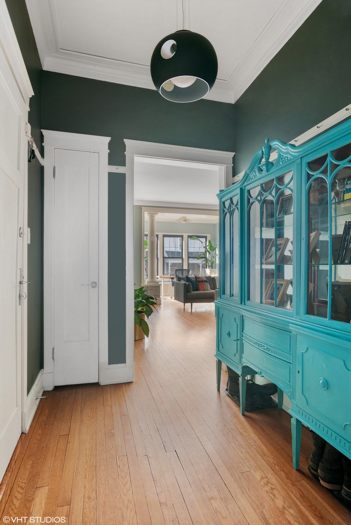 742 West Bittersweet Place, Unit 1W Chicago, IL 60613 - Photo 2 of 16