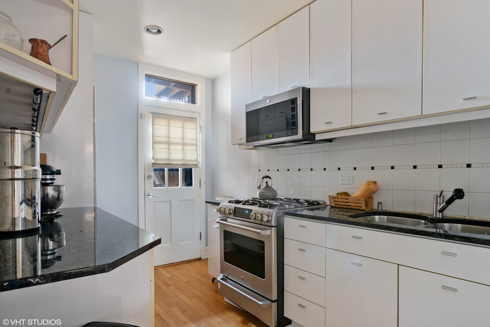 742 West Bittersweet Place, Unit 1W Chicago, IL 60613 - Photo 6 of 16